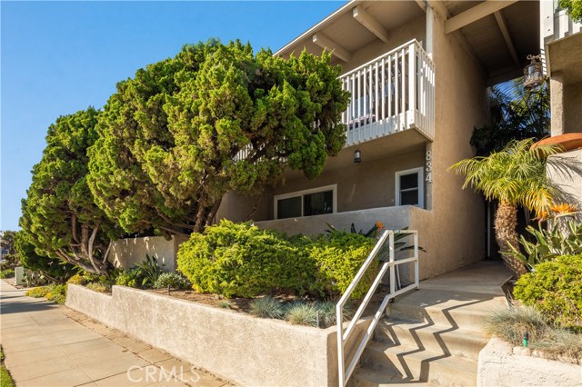 834 Lucia Avenue, Redondo Beach, California 90277, 2 Bedrooms Bedrooms, ,2 BathroomsBathrooms,Residential,Sold,Lucia,SB20066365