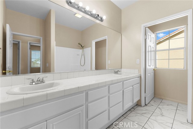 Detail Gallery Image 12 of 15 For 1249 Squaw Valley St, Hemet,  CA 92545 - 5 Beds | 3/1 Baths