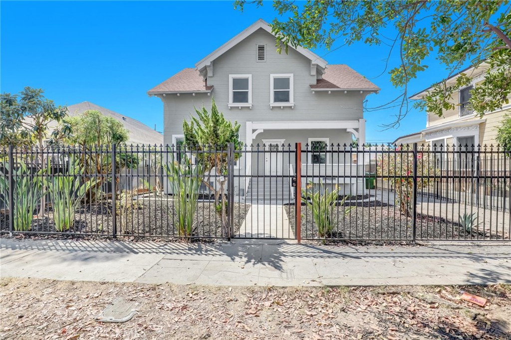 1622 W 12th Place, Los Angeles, CA 90015