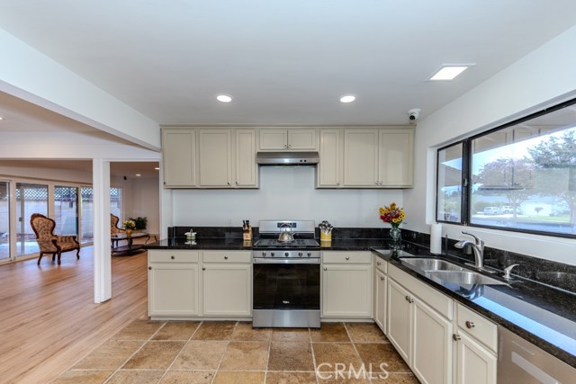Detail Gallery Image 13 of 55 For 2309 E Sycamore St, Anaheim,  CA 92806 - 4 Beds | 2 Baths