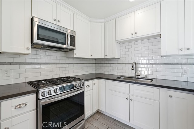 Detail Gallery Image 12 of 38 For 130 Cordova Walk, Long Beach,  CA 90803 - 2 Beds | 2/1 Baths