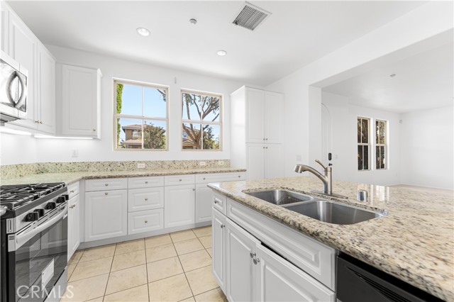 Detail Gallery Image 13 of 31 For 2123 Atlantic, Long Beach,  CA 90806 - 2 Beds | 2 Baths