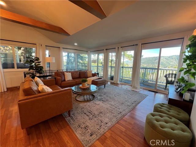 Detail Gallery Image 2 of 17 For 23870 Lakeview, Crestline,  CA 92325 - 2 Beds | 2 Baths