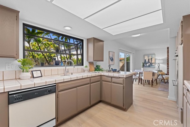 Detail Gallery Image 13 of 34 For 12325 Glynn, Downey,  CA 90242 - 4 Beds | 2/1 Baths