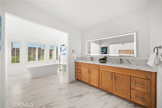 24861 Camberwell Street, Laguna Hills CA: https://media.crmls.org/medias/3b9c3958-6c4d-4ed5-a9d4-b18c8673045c.jpg
