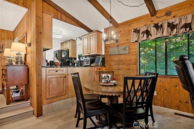 824 Oakmont Lane, Lake Arrowhead, CA 92352