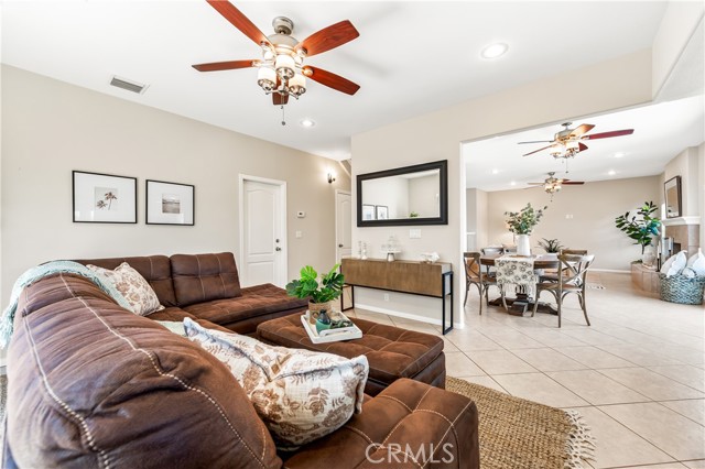 18202 Foss Lane, Huntington Beach CA: https://media.crmls.org/medias/3b9ec1e3-590a-47ce-964b-0f4a10e07b21.jpg
