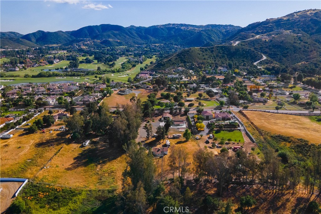 https://media.crmls.org/medias/3b9f7f5d-f646-43c9-b60a-afe9e645d34c.jpg?preset=X-Large