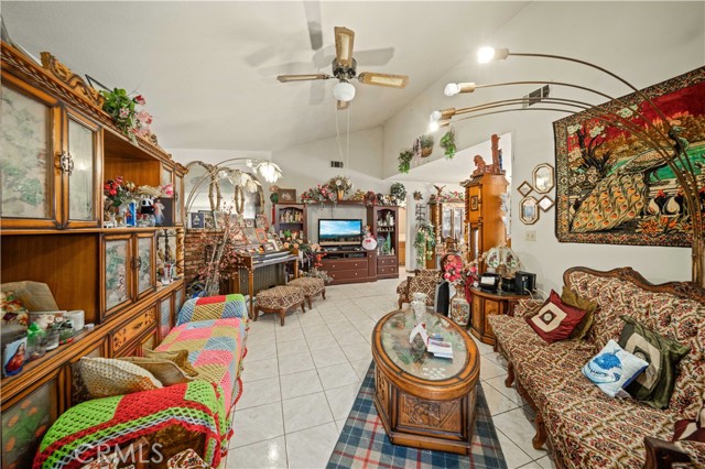 Detail Gallery Image 4 of 18 For 21020 Pippin, California City,  CA 93505 - 3 Beds | 2 Baths