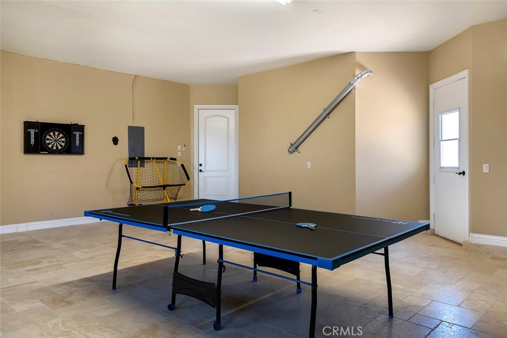 https://media.crmls.org/medias/3ba29056-6b20-4e6f-83dd-acee7a8b941f.jpg?preset=X-Large