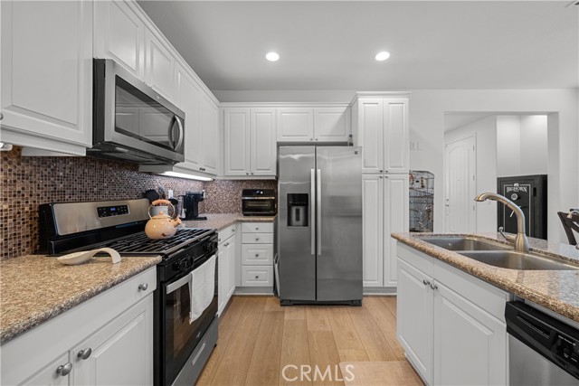 Detail Gallery Image 3 of 19 For 19415 Opal Ln, Saugus,  CA 91350 - 2 Beds | 2/1 Baths