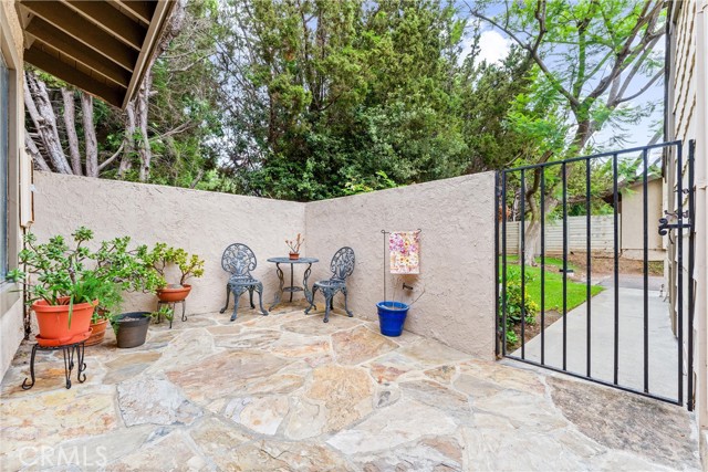 Detail Gallery Image 3 of 28 For 2606 N Tustin Ave, Santa Ana,  CA 92705 - 2 Beds | 2 Baths