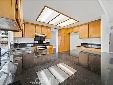 https://media.crmls.org/medias/3ba815c1-9b3e-432d-beac-e2f6f33fbd1f.jpg?preset=X-Large