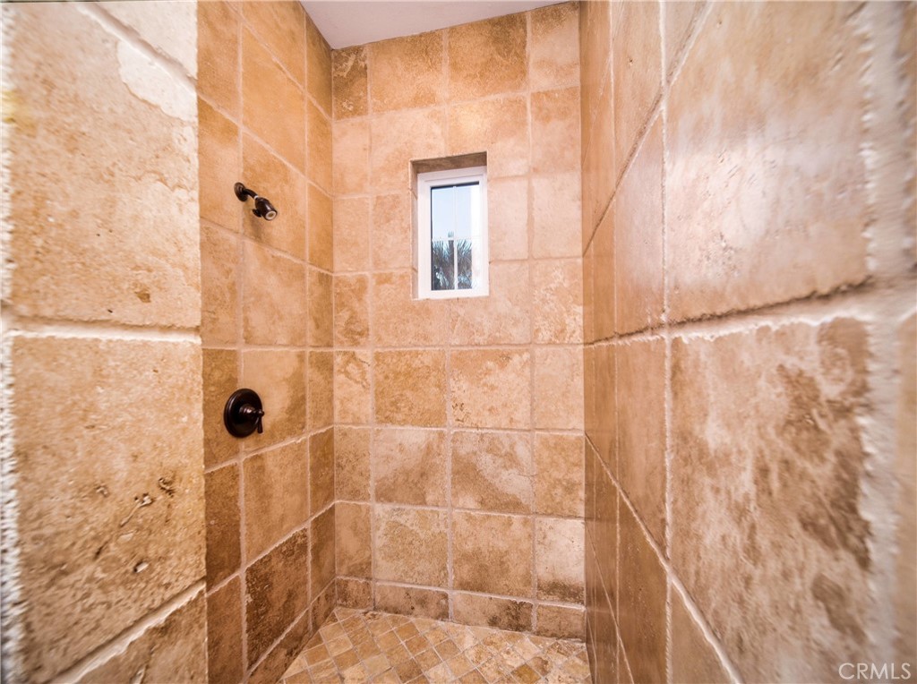 https://media.crmls.org/medias/3ba86268-3cc4-4524-9552-3d6fec32617f.jpg?preset=X-Large