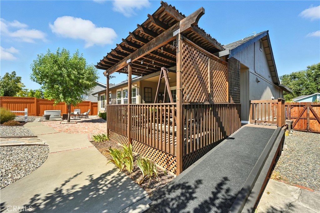 https://media.crmls.org/medias/3ba8e540-f819-460a-b86d-eb2372d1d858.jpg?preset=X-Large