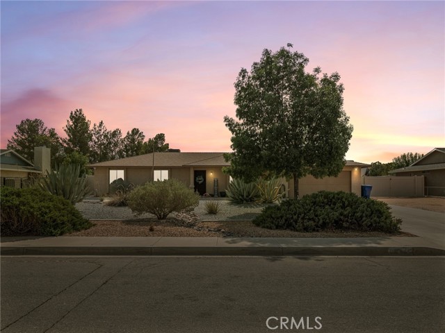 Detail Gallery Image 2 of 40 For 13397 Applewood Rd, Apple Valley,  CA 92308 - 3 Beds | 2 Baths