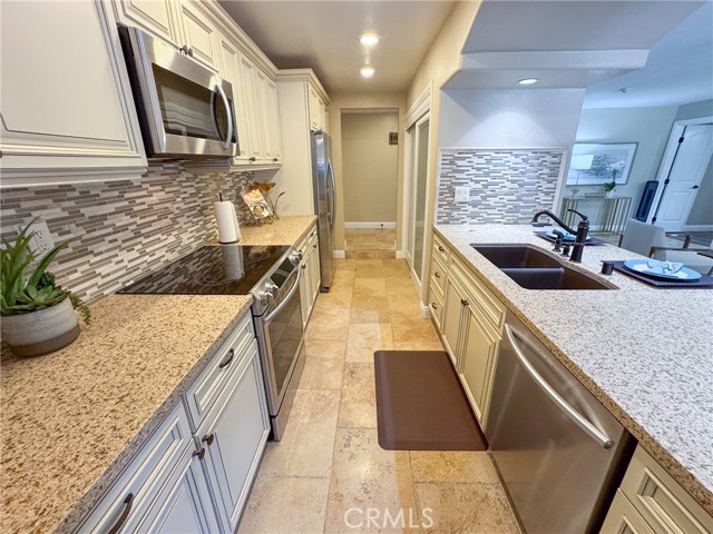 Detail Gallery Image 13 of 40 For 575 Esplanade #102,  Redondo Beach,  CA 90277 - 3 Beds | 2 Baths