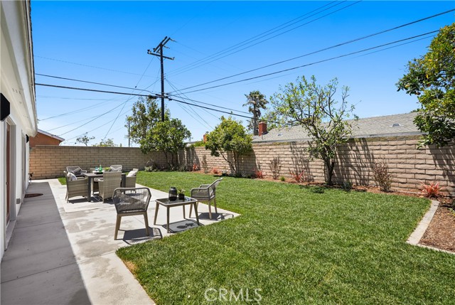5021 Dovewood Drive, Huntington Beach CA: https://media.crmls.org/medias/3baa1b48-3fe3-4afe-b779-3b024f8fbbd4.jpg