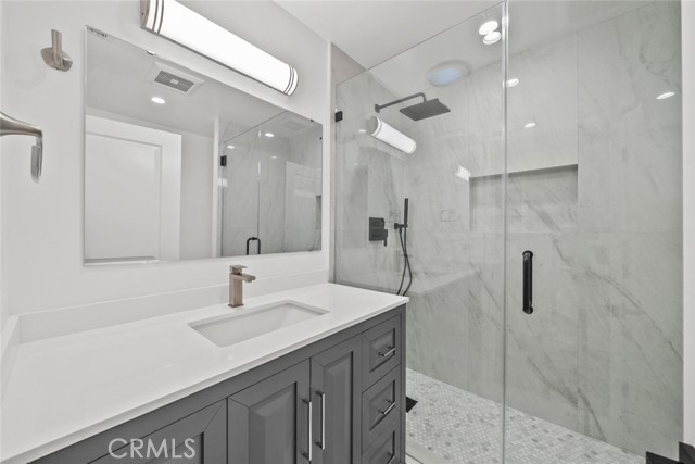 4718 La Crescenta Avenue, La Crescenta CA: https://media.crmls.org/medias/3baa303a-c8a3-4721-9144-148300d17b28.jpg