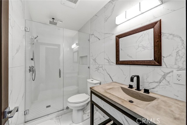 Detail Gallery Image 19 of 37 For 8038 via Pompeii, Burbank,  CA 91504 - 3 Beds | 3 Baths