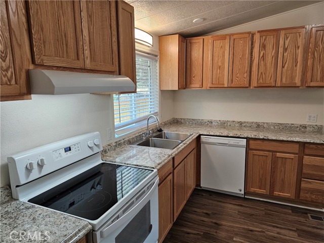 Detail Gallery Image 8 of 41 For 2890 7th St, Clearlake,  CA 95422 - 3 Beds | 2 Baths