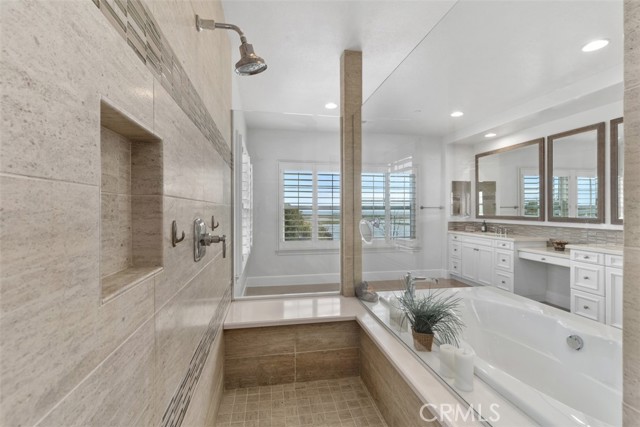 4762 Oceanridge Drive, Huntington Beach CA: https://media.crmls.org/medias/3bab9053-34b0-4ed5-b84c-c1e034c37987.jpg