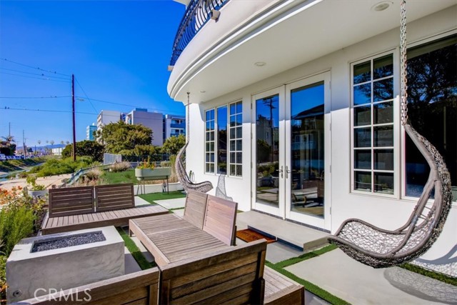 Detail Gallery Image 36 of 73 For 3511 via Dolce, Marina Del Rey,  CA 90292 - 4 Beds | 3/1 Baths