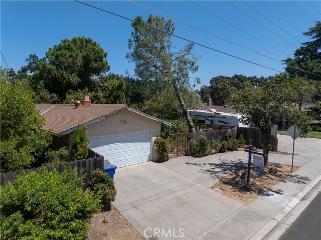 Detail Gallery Image 4 of 7 For 2409 Edgebrook Dr, Modesto,  CA 95354 - 3 Beds | 2 Baths