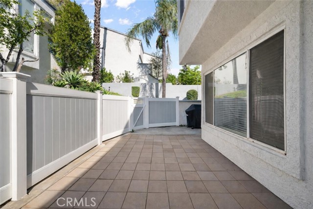 Detail Gallery Image 16 of 22 For 18515 Mayall St #J,  Northridge,  CA 91324 - 3 Beds | 2/1 Baths