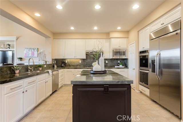 Detail Gallery Image 12 of 55 For 14690 Corkwood Dr, Moorpark,  CA 93021 - 5 Beds | 3/1 Baths