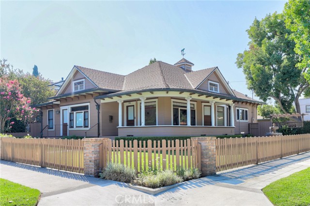 Detail Gallery Image 2 of 75 For 704 E Maple, Orange,  CA 92866 - 4 Beds | 3/1 Baths