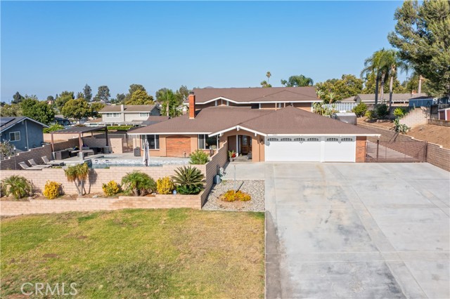 Detail Gallery Image 2 of 71 For 3985 Oakridge Cir, Norco,  CA 92860 - 5 Beds | 3 Baths