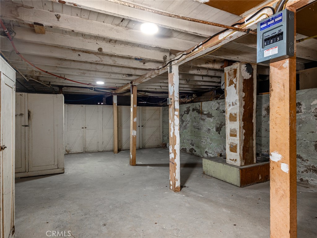 https://media.crmls.org/medias/3baf53ac-f08a-4987-b32b-3face6d305ad.jpg?preset=X-Large