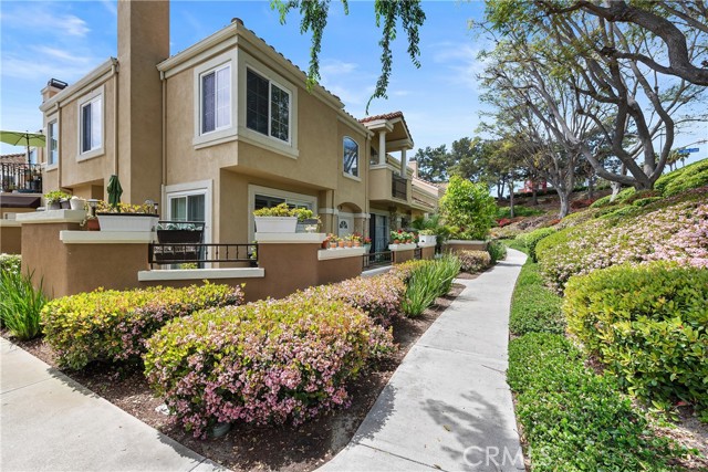 1 Overture Lane, Aliso Viejo CA: https://media.crmls.org/medias/3baf782d-f3c0-40f9-a9db-1cfdd5860676.jpg
