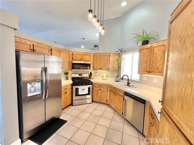 Detail Gallery Image 8 of 18 For 13598 W Nolina, Hesperia,  CA 92344 - 4 Beds | 2 Baths