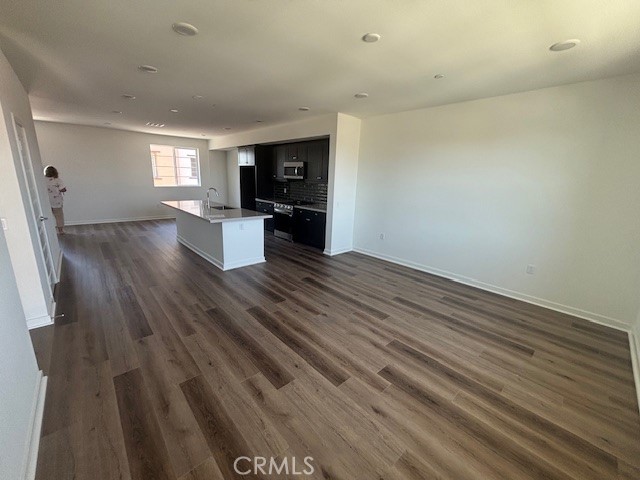 552 Via San Felipe, Camarillo CA: https://media.crmls.org/medias/3bafa60e-8fba-492f-ba9f-80c0cf416cdd.jpg