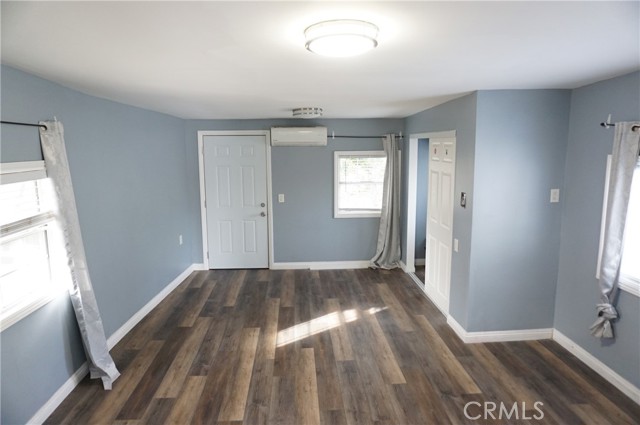 10109 Noble Avenue, Mission Hills (San Fernando) CA: https://media.crmls.org/medias/3bb0b17c-1841-4940-8203-3c2470ad1eaf.jpg