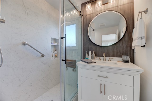 Detail Gallery Image 29 of 41 For 417 Crest Dr, Manhattan Beach,  CA 90266 - 3 Beds | 3/1 Baths