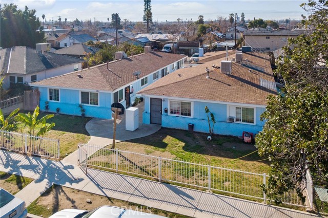 1307 1311 Oregon Street, Bakersfield CA: https://media.crmls.org/medias/3bb16018-f72e-434a-9c45-9fc4c16ea71d.jpg