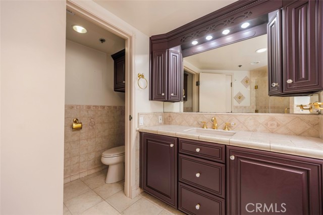 Detail Gallery Image 27 of 42 For 525 E Seaside Way #807,  Long Beach,  CA 90802 - 2 Beds | 1/1 Baths