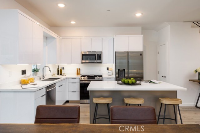 846 N Alta Vista Boulevard, Los Angeles CA: https://media.crmls.org/medias/3bb2513d-9d30-436b-a0e3-73663f92f3c9.jpg