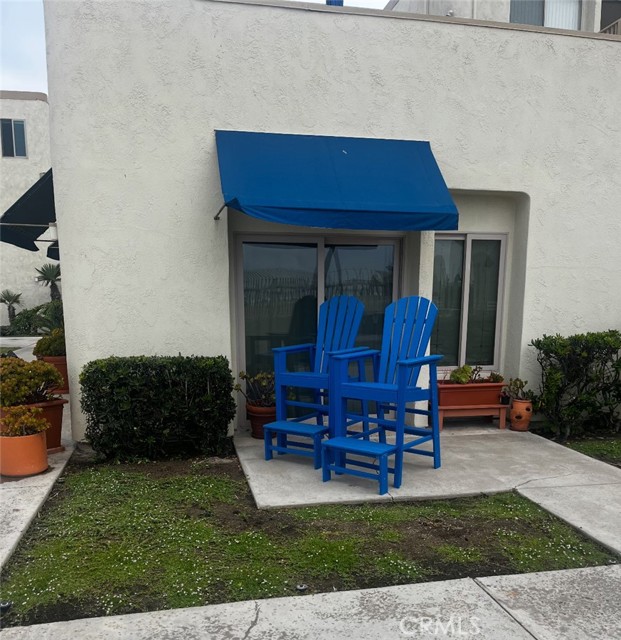 711 Pacific Coast, Huntington Beach CA: https://media.crmls.org/medias/3bb2afab-eec2-49bf-a64e-02d124602471.jpg