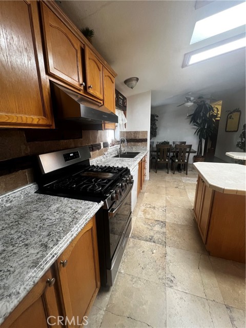 Detail Gallery Image 14 of 36 For 1616 S Euclid #91,  Anaheim,  CA 92802 - 5 Beds | 2 Baths