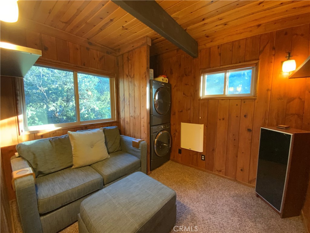 https://media.crmls.org/medias/3bb33ab3-c585-4339-9161-763a87ab28f1.jpg?preset=X-Large