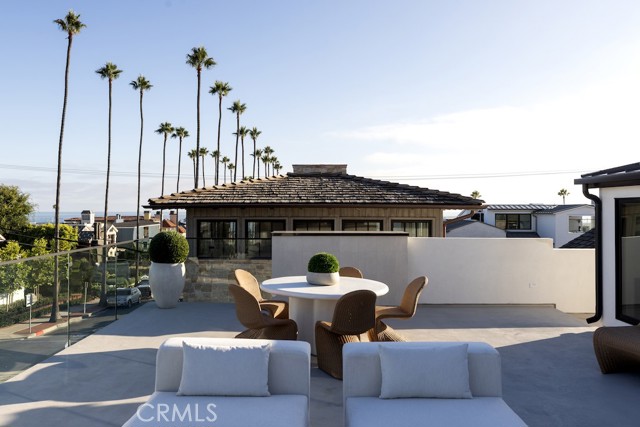 303 Goldenrod Avenue, Corona del Mar CA: https://media.crmls.org/medias/3bb3ef32-0267-4791-990a-ed5281e8b810.jpg