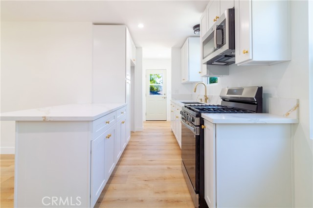 2123 Navarro Avenue, Altadena CA: https://media.crmls.org/medias/3bb40120-b1b9-436e-8c52-636ccbacdbd1.jpg