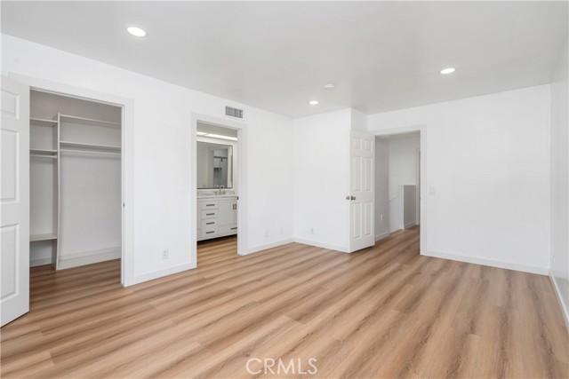 Detail Gallery Image 13 of 34 For 18435 Keswick #10,  Reseda,  CA 91335 - 2 Beds | 2/1 Baths