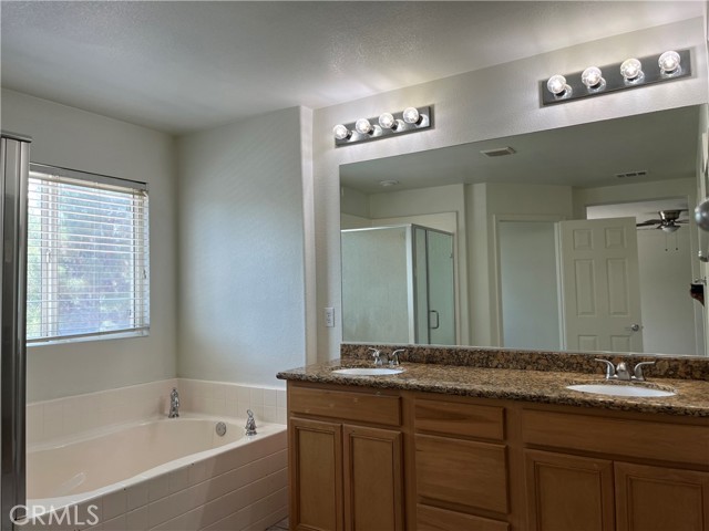 1483 Midnight Sun Drive, Beaumont CA: https://media.crmls.org/medias/3bb4e72a-cfff-48c7-94c0-b495f2c7be5e.jpg