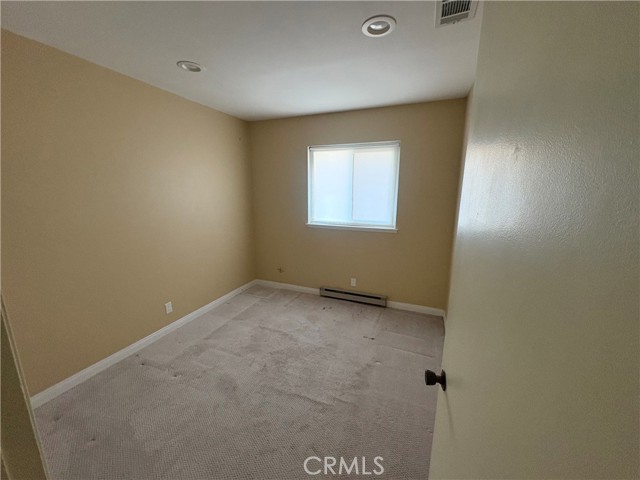Detail Gallery Image 3 of 7 For 200 Carriage Dr #B, Santa Ana,  CA 92707 - 3 Beds | 1/1 Baths