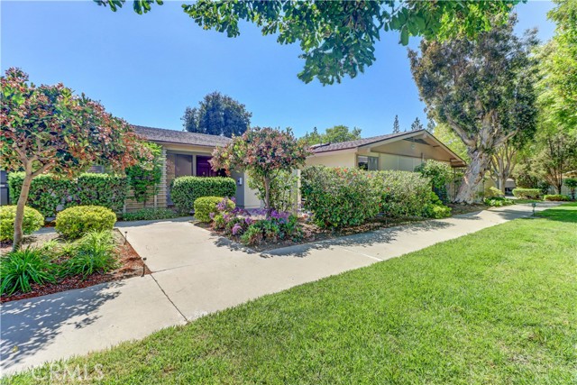 Detail Gallery Image 1 of 49 For 125 via Estrada #B,  Laguna Woods,  CA 92637 - 2 Beds | 1 Baths